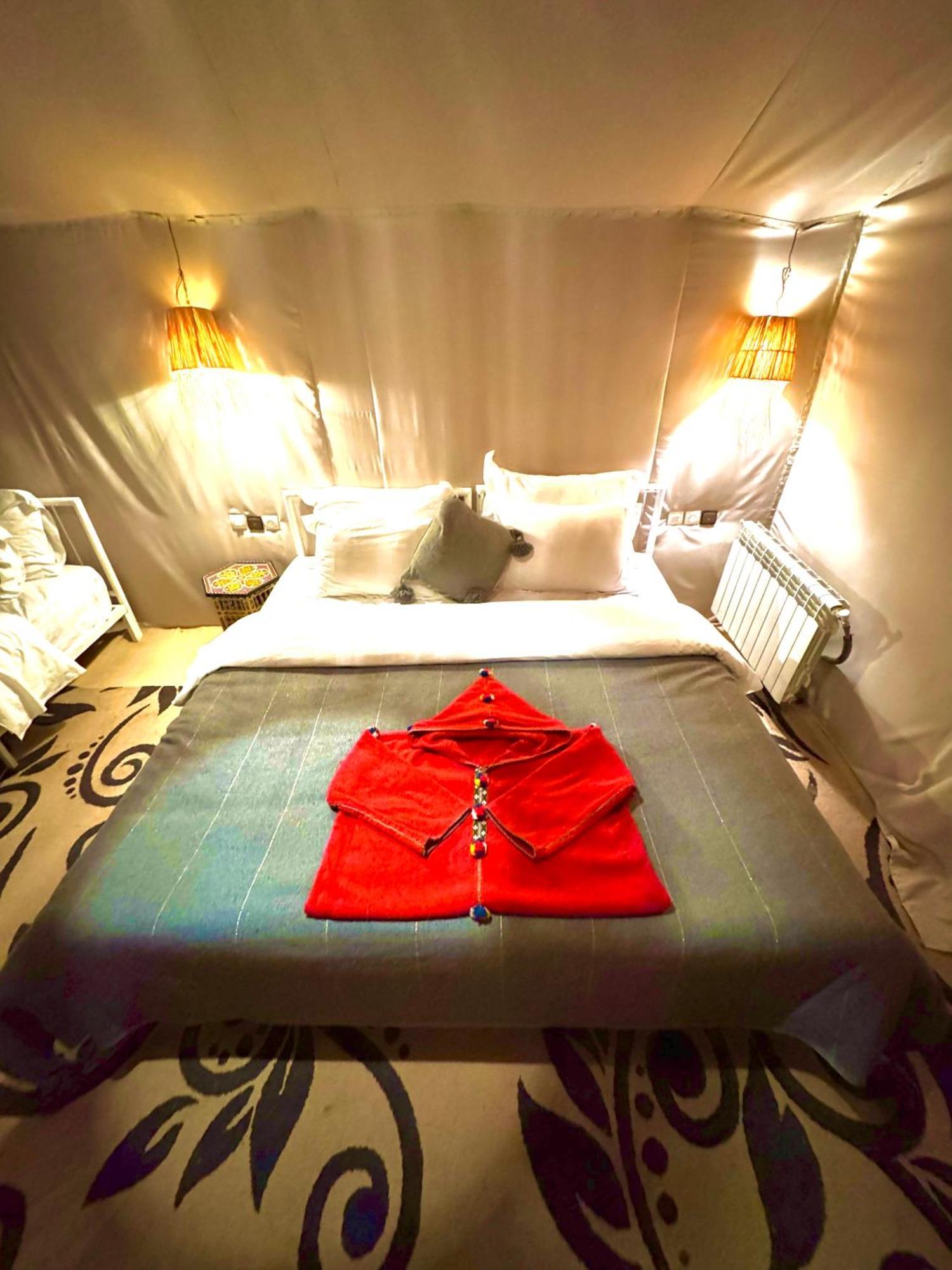 Вилла Sahara Vibes Luxury Camp Мерзуга Экстерьер фото
