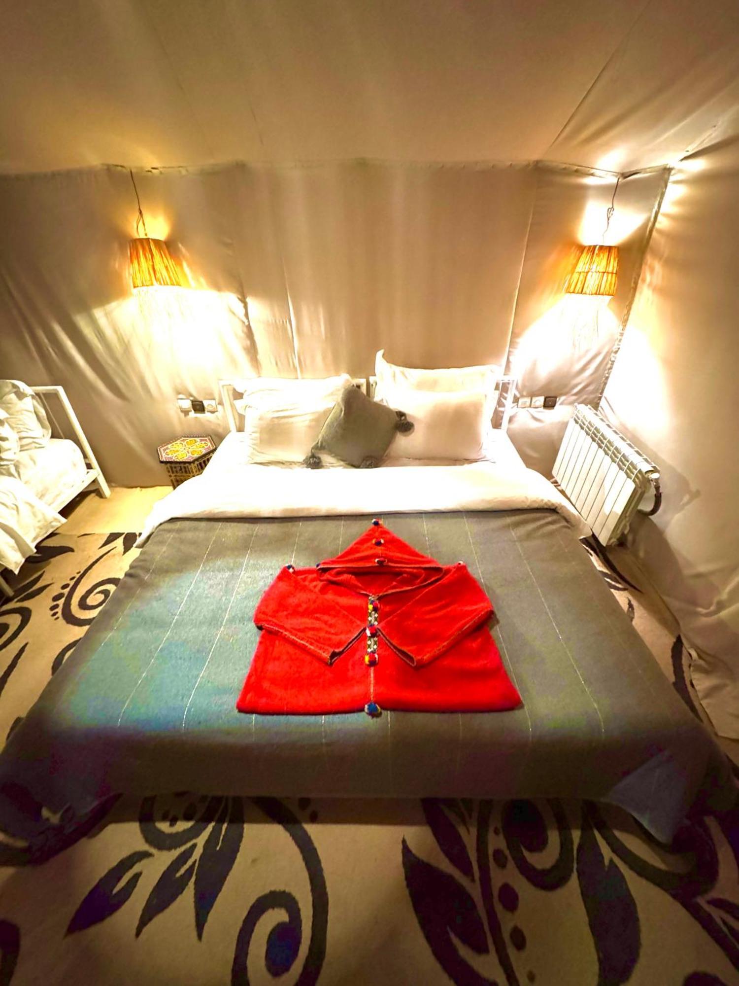 Вилла Sahara Vibes Luxury Camp Мерзуга Экстерьер фото